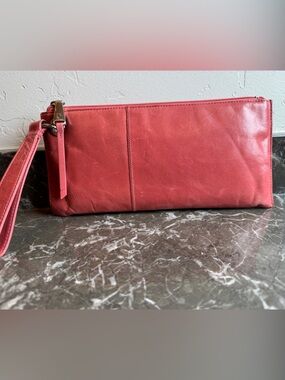 Hobo Vida Coral Leather Wristlet Clutch